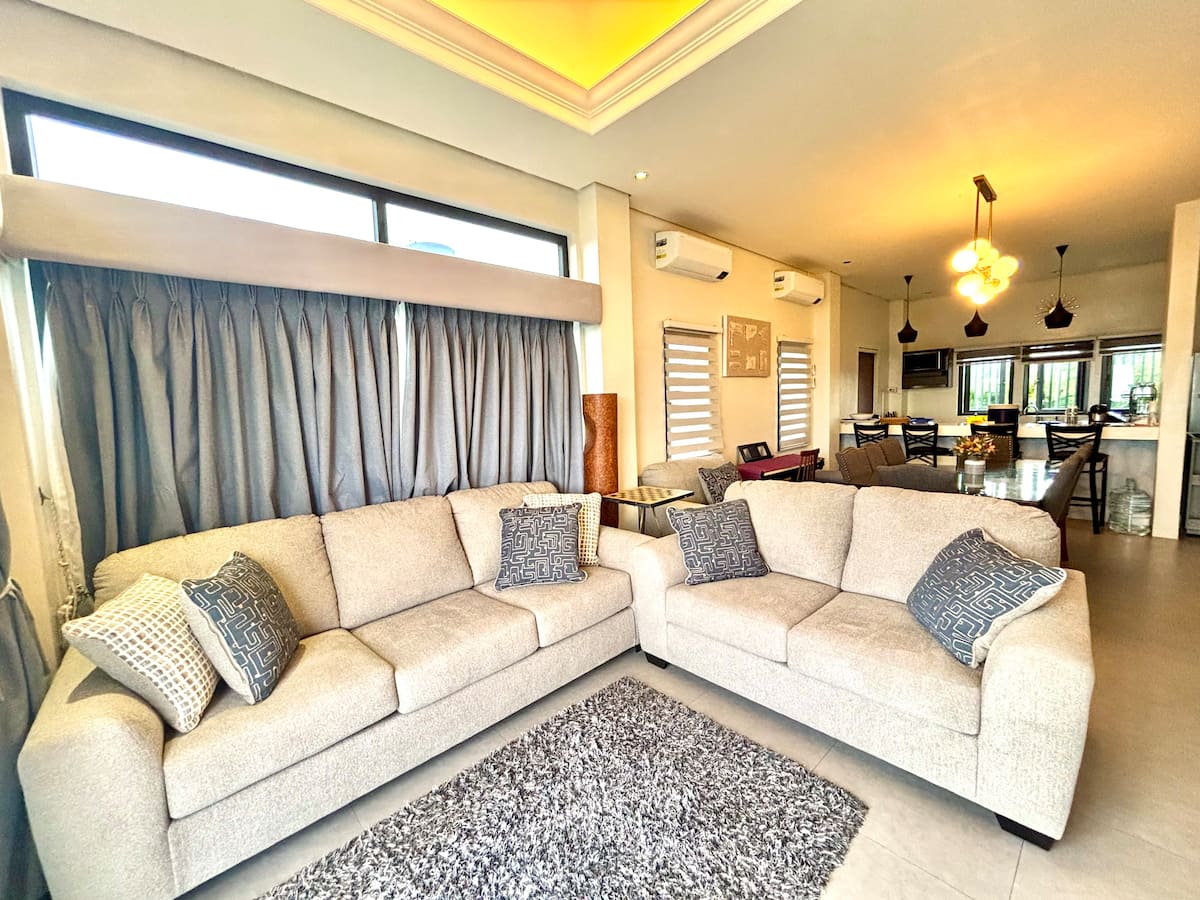 Bright open-plan living room at Villa Tuscany